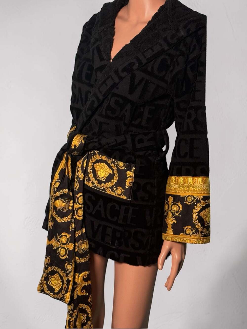 Versace I Love Baroque Short Bathrobe in Black with Medusa Pattern